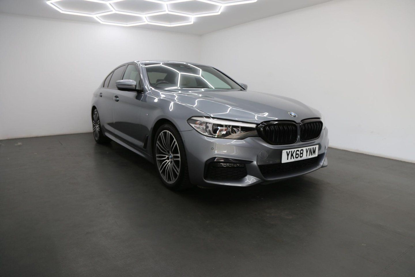 2018 BMW 5 Series 2.0 520d M Sport Auto xDrive Euro 6 (s/s) 4dr, photo 1