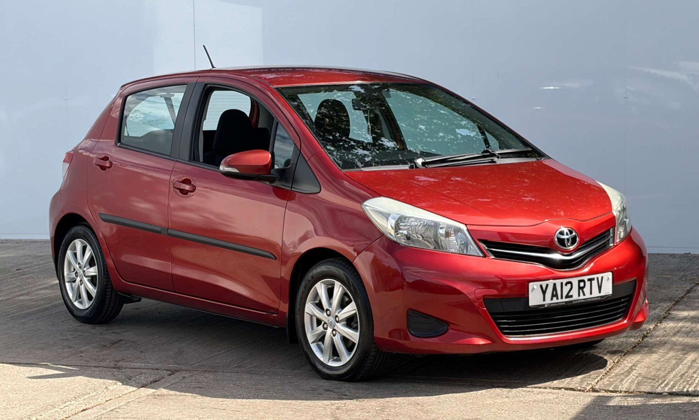 2012 Toyota Yaris 1.3 Yaris TR VVT-i 5dr, photo 1